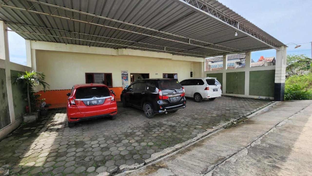 Hotel Metro Kudus Tanggulangin Ngoại thất bức ảnh